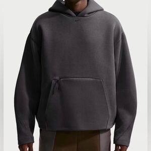 Gorgeous Nike Tech Fleece Pullover Hoodie!!!
Fits like a 3XL (see pics)